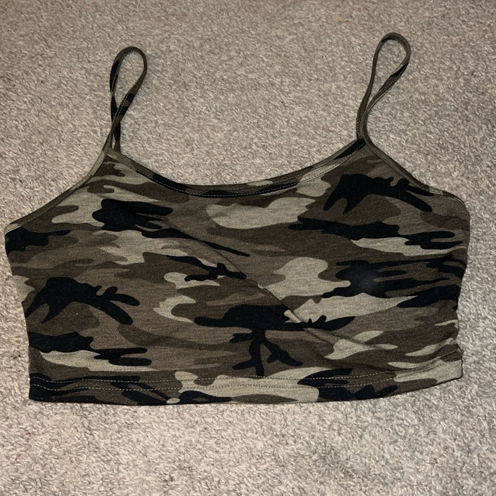 Women’s camo crop top